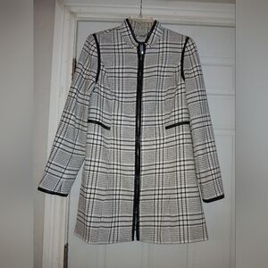 Beautiful White House Black Market Full Zip Dress Size Medium